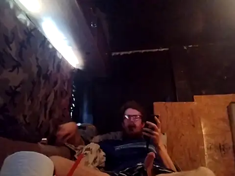 hothippie420 online show from May 9, 2026, 6:24 pm
