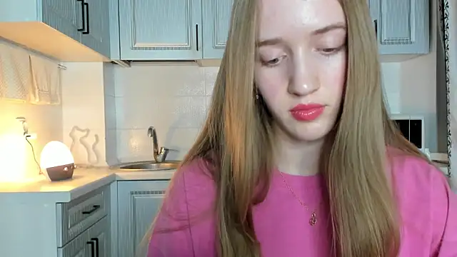 Snapshot of leslie_my_lovee chatting on October 13, 2025, 7:03 pm leslie my lovee online show from October 13, 2025, 7:03 pm