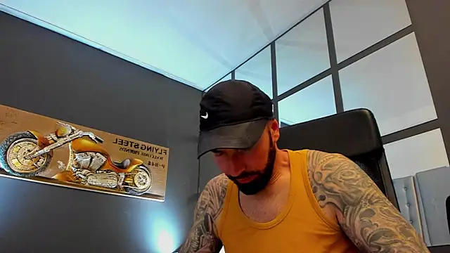 Snapshot of AronGrant chatting on May 2, 2026, 8:52 am AronGrant online show from May 2, 2026, 8:52 am