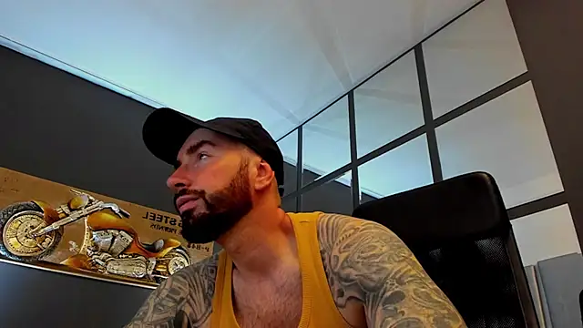 Snapshot of AronGrant chatting on May 14, 2026, 9:27 am AronGrant online show from May 14, 2026, 9:27 am