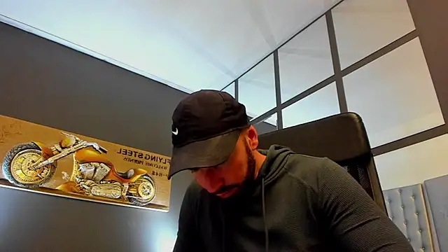 Snapshot of AronGrant chatting on May 23, 2026, 8:51 am AronGrant online show from May 23, 2026, 8:51 am