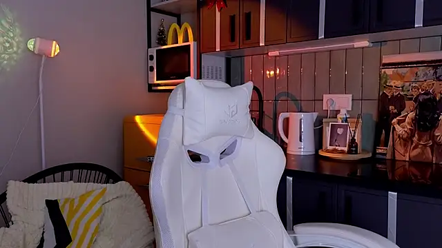 doll lol  online show from December 20, 2025, 12:40 am