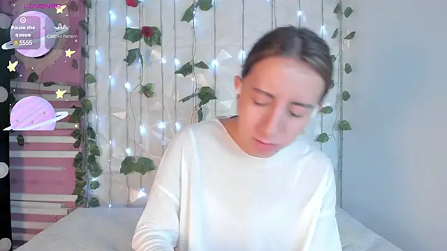 Miiaa doll online show from March 8, 2025, 11:48 am