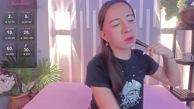 Miiaa doll online show from March 21, 2025, 12:28 pm