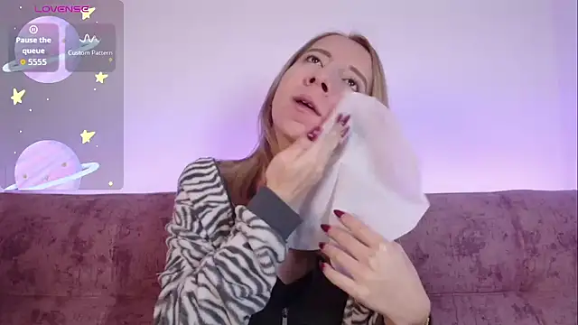 Miiaa doll online show from September 22, 2025, 11:40 pm