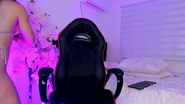 Snapshot of Caramelo_Exotic chatting on January 13, 2025, 6:06 am Caramelo Exotic online show from January 13, 2025, 6:06 am