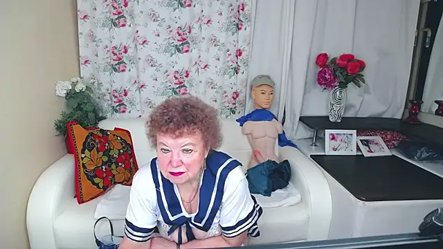 Snapshot of YourHotGranny chatting on June 2, 2026, 10:39 am YourHotGranny online show from June 2, 2026, 10:39 am