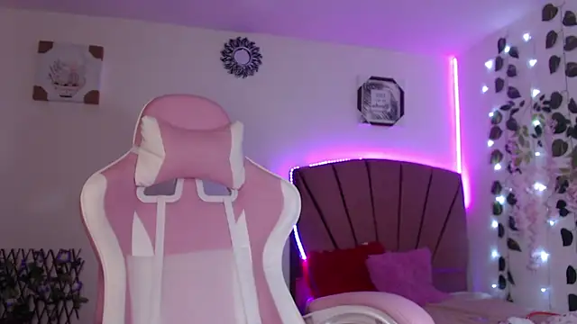 GabyVandriel online show from December 10, 2024, 1:32 am