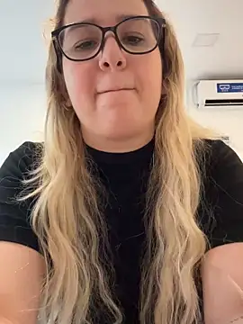 amooraaamoon online show from March 11, 2025, 8:42 pm