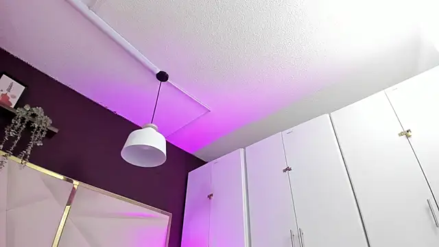 April bowie online show from November 8, 2025, 11:21 am