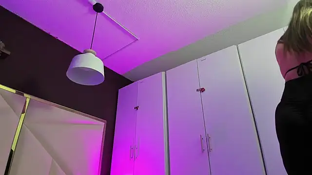 April bowie online show from November 21, 2025, 11:31 am