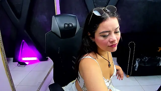 DarlingBDSM  online show from November 19, 2025, 1:55 pm