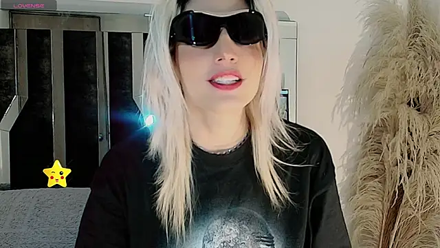 Snapshot of honey_skin chatting on July 26, 2026, 10:49 pm honey skin online show from July 26, 2026, 10:49 pm