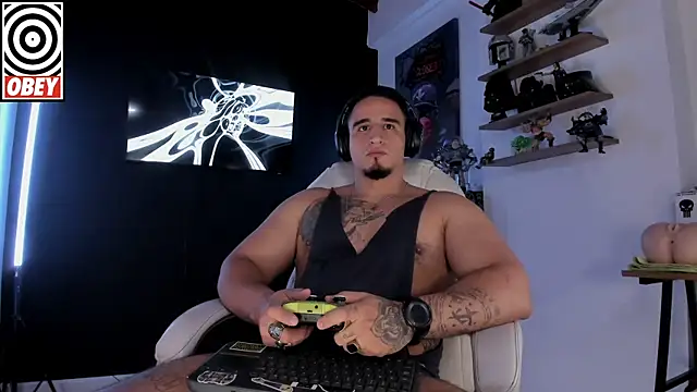 kingbear777 online show from October 4, 2025, 7:23 pm