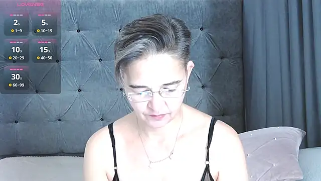 StaceyDarling online show from November 14, 2025, 6:23 am