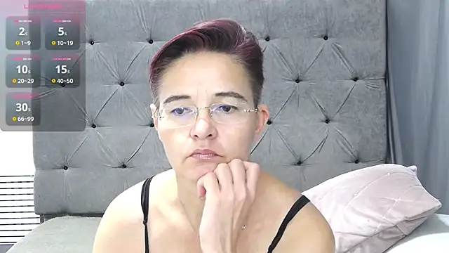 StaceyDarling online show from November 22, 2025, 5:01 pm