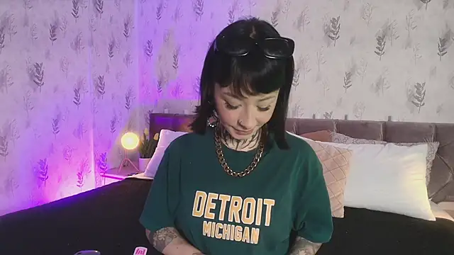 Scolw online show from November 5, 2025, 8:42 pm