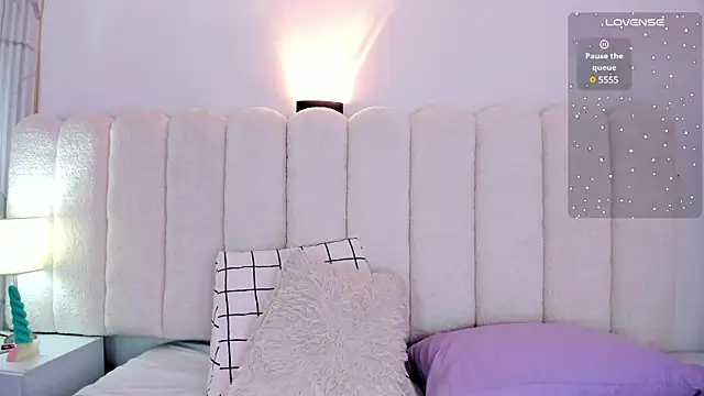 Mia rom11 online show from February 21, 2025, 3:43 pm