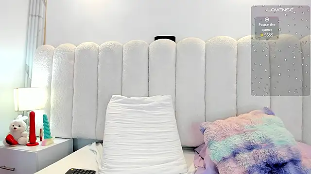 Mia rom11 online show from February 28, 2025, 3:26 pm