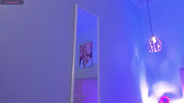 ScarletGV online show from March 18, 2026, 5:43 am