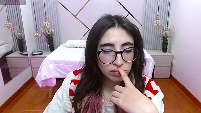 LenaRoses online show from September 8, 2025, 8:41 pm