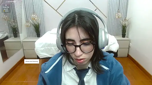 LenaRoses online show from September 11, 2025, 8:20 pm