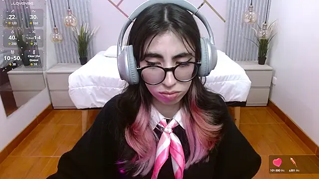 LenaRoses online show from September 18, 2025, 9:17 pm