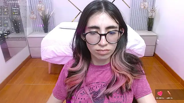 LenaRoses online show from October 8, 2025, 8:06 pm