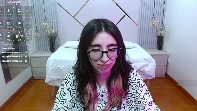 LenaRoses online show from October 16, 2025, 8:32 pm