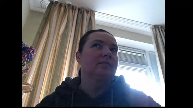 amorelara online show from September 28, 2025, 8:31 am