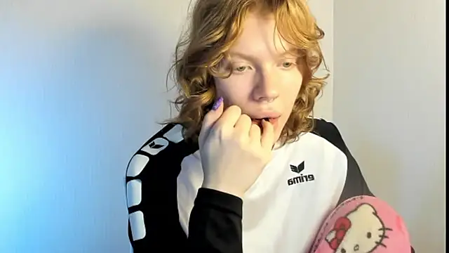 StellaDavis online show from October 14, 2025, 8:15 am