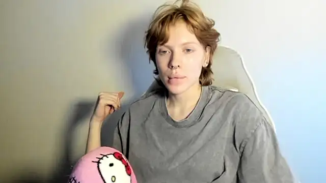 StellaDavis online show from December 22, 2025, 1:19 pm