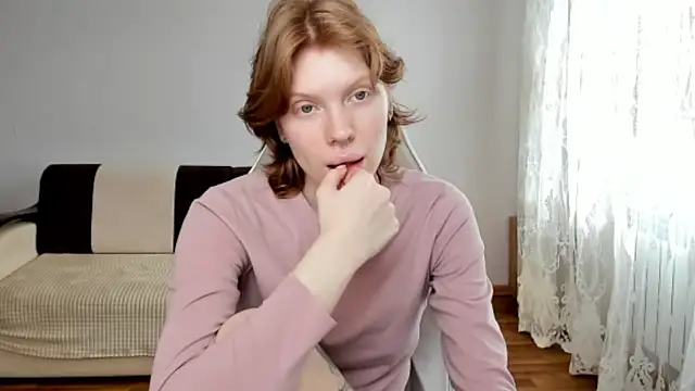 StellaDavis online show from April 21, 2026, 10:43 am