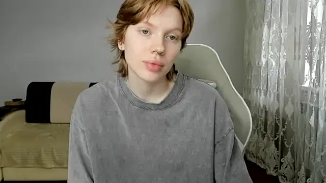 Snapshot of StellaDavis chatting on June 5, 2026, 12:00 pm StellaDavis online show from June 5, 2026, 12:00 pm