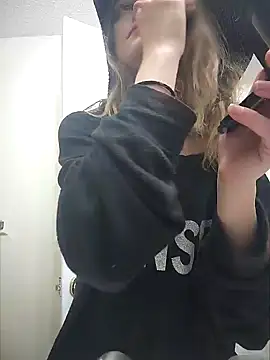 AriellaTaylor online show from December 8, 2024, 7:32 pm