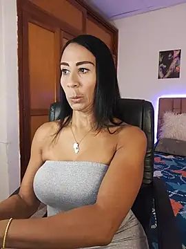 Snapshot of charlotte_bayron02 chatting on June 11, 2026, 2:00 am charlotte bayron02 online show from June 11, 2026, 2:00 am