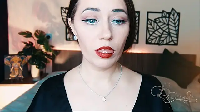 MissBeverlyMills online show from February 21, 2025, 11:01 am