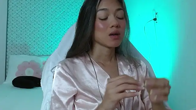 hantonella  online show from April 7, 2026, 3:23 pm