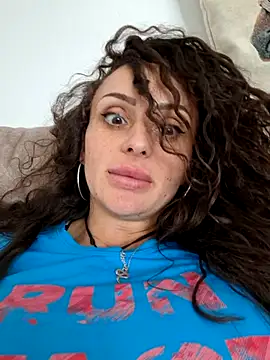 dolcevita002 online show from April 23, 2026, 12:29 pm