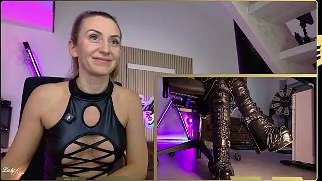 HerrinAnja online show from February 10, 2026, 8:02 pm