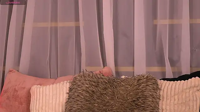 Snapshot of CynthiaWest chatting on June 8, 2026, 3:29 am CynthiaWest online show from June 8, 2026, 3:29 am