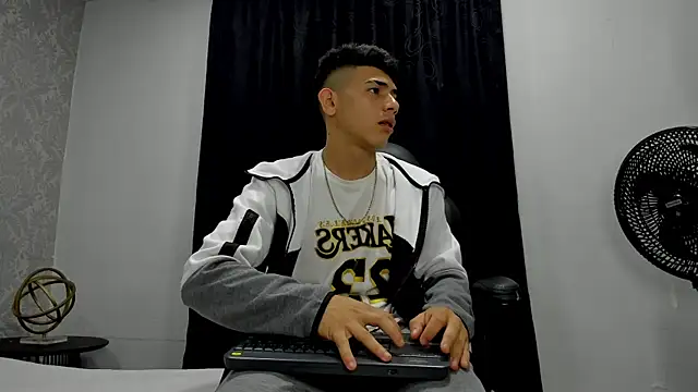 andrew rose  online show from February 13, 2025, 3:39 am