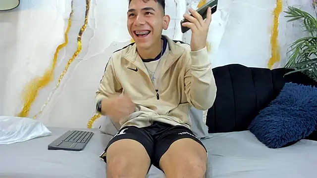 andrew rose  online show from October 7, 2025, 2:47 pm