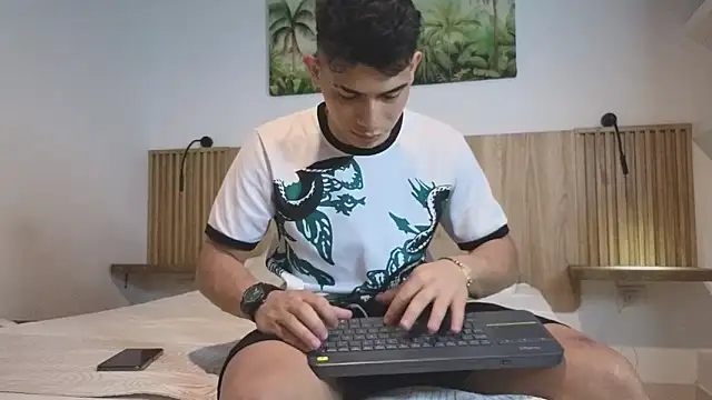 andrew rose  online show from October 20, 2025, 10:32 pm