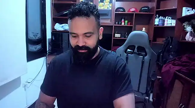 Snapshot of Drako_Argentii chatting on December 15, 2024, 3:13 am Drako Argentii online show from December 15, 2024, 3:13 am