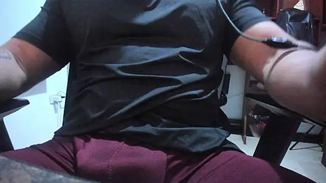 Snapshot of Drako_Argentii chatting on December 19, 2024, 6:34 am Drako Argentii online show from December 19, 2024, 6:34 am