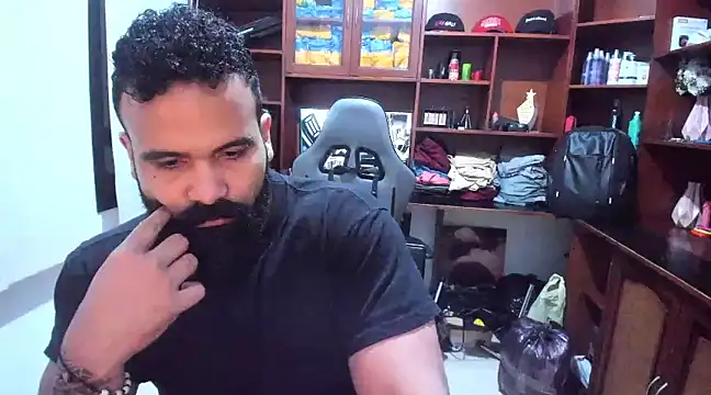 Snapshot of Drako_Argentii chatting on December 23, 2024, 11:06 pm Drako Argentii online show from December 23, 2024, 11:06 pm