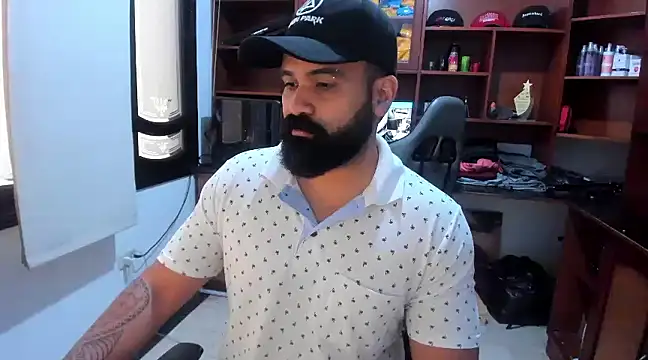 Snapshot of Drako_Argentii chatting on December 24, 2024, 5:44 pm Drako Argentii online show from December 24, 2024, 5:44 pm