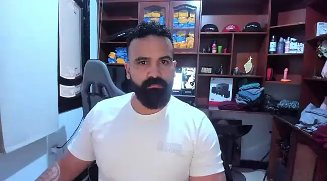 Snapshot of Drako_Argentii chatting on January 3, 2025, 7:39 pm Drako Argentii online show from January 3, 2025, 7:39 pm