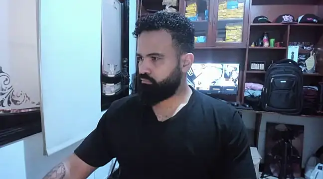 Snapshot of Drako_Argentii chatting on February 18, 2025, 1:33 pm Drako Argentii online show from February 18, 2025, 1:33 pm